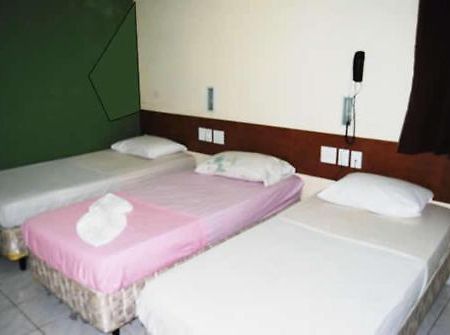 Hostel Dez De Julho มาเนาส์ ภายนอก รูปภาพ